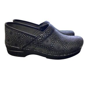 Black Patterned Women's Slip-On Clogs